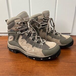 Columbia Ocanto-Peak Omni-Tech hiking boots